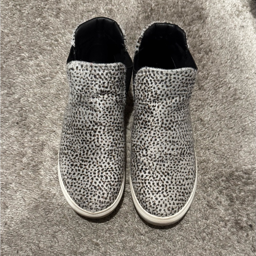 Very G Sneakers Women’s size 8.5